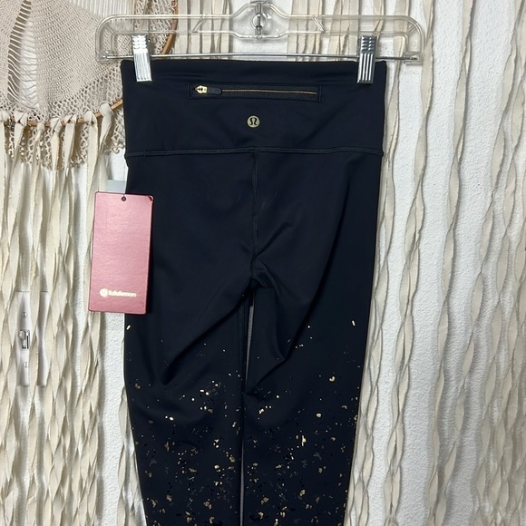 Lululemon NWT Speed Wunder Tight Luna New Year in Black Gold Size 2 - Picture 7 of 16